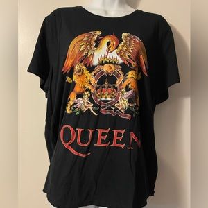 Official Classic Crest Queen Short Sleeve Band T-Shirt